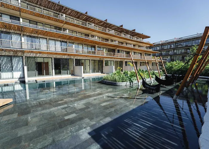 Modern 2br With Pool & Gym *