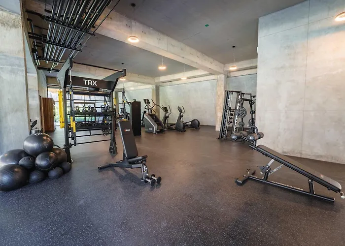 Modern 2br With Pool & Gym Apartment